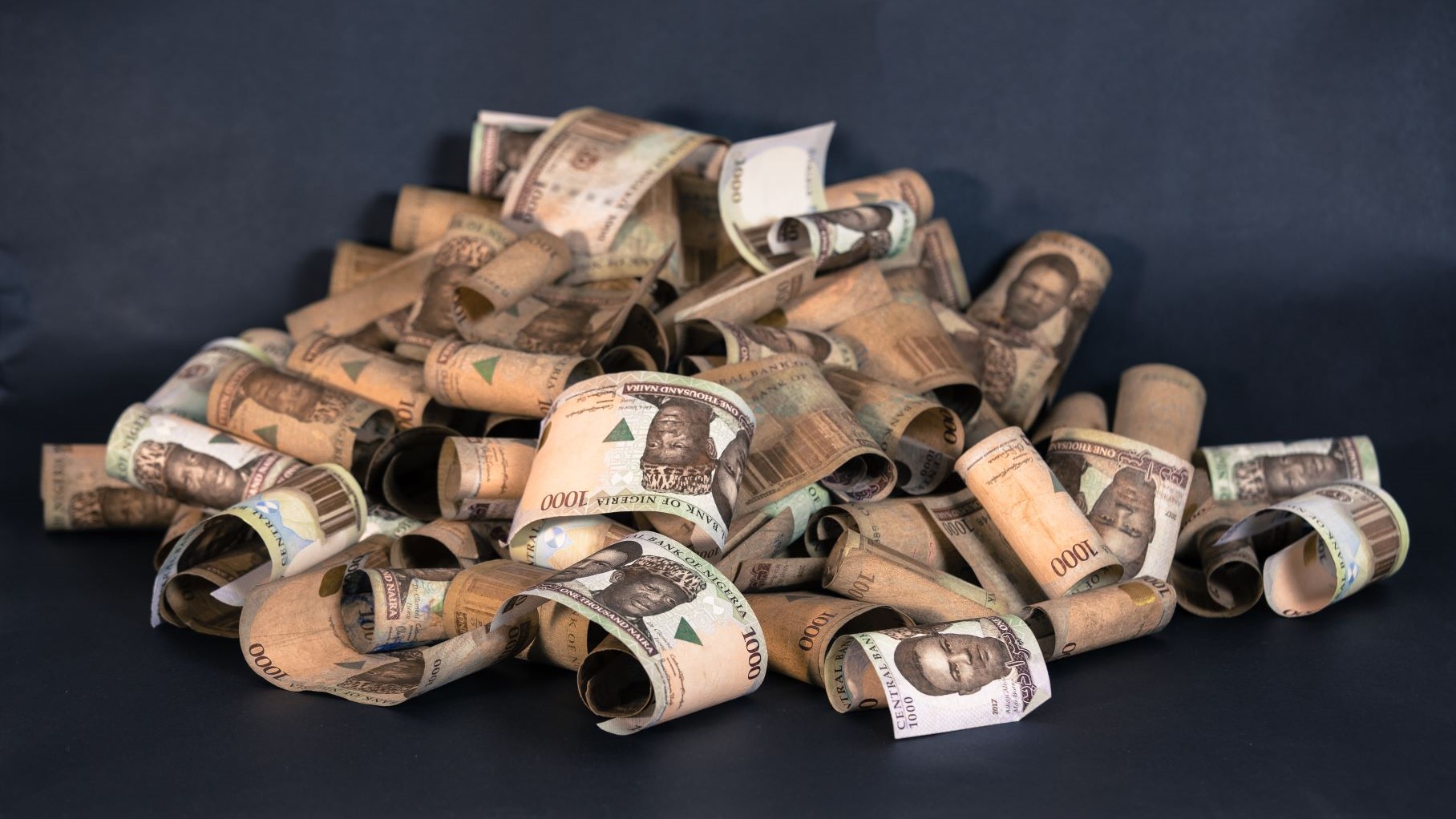 Nigeria: Exploding interest and exchange rates in 2 charts