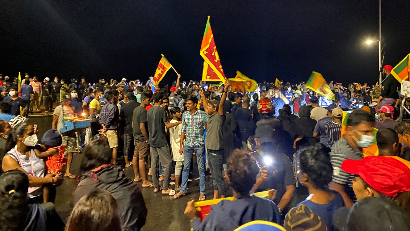 Sri Lanka: Worsening political crisis will delay restructuring