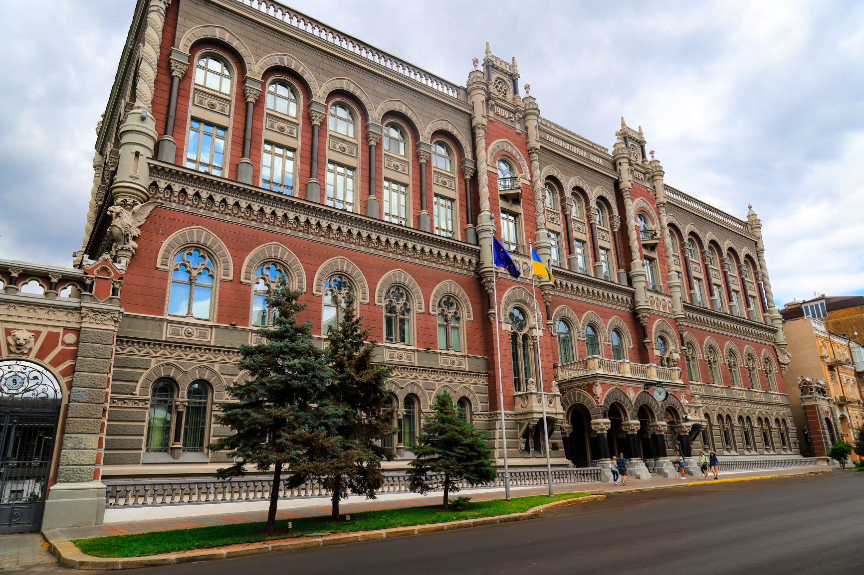 Ukraine's central bank surprises with an early rate hike